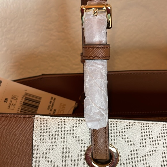 Michael Kors Med WALSH multifunction Tote Vanilla Lugg NWTs $300 MK - Picture 4 of 9